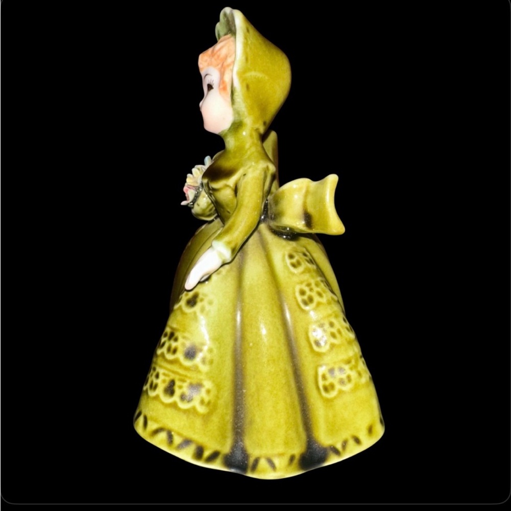 VINTAGE LEFTON LITTLE MISS MUFFET FIGURINE IN GREEN DRESS WITH BOUQUET - Picture 3 of 7